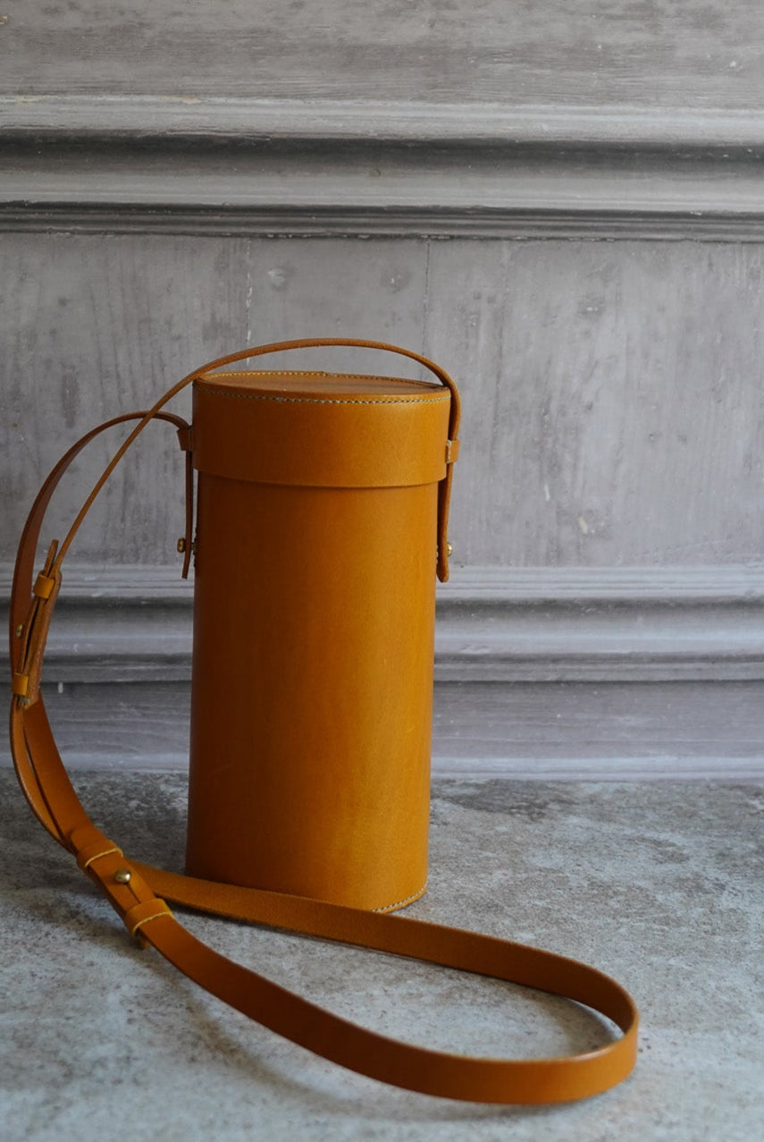 Hide and ahmmer spinning case
