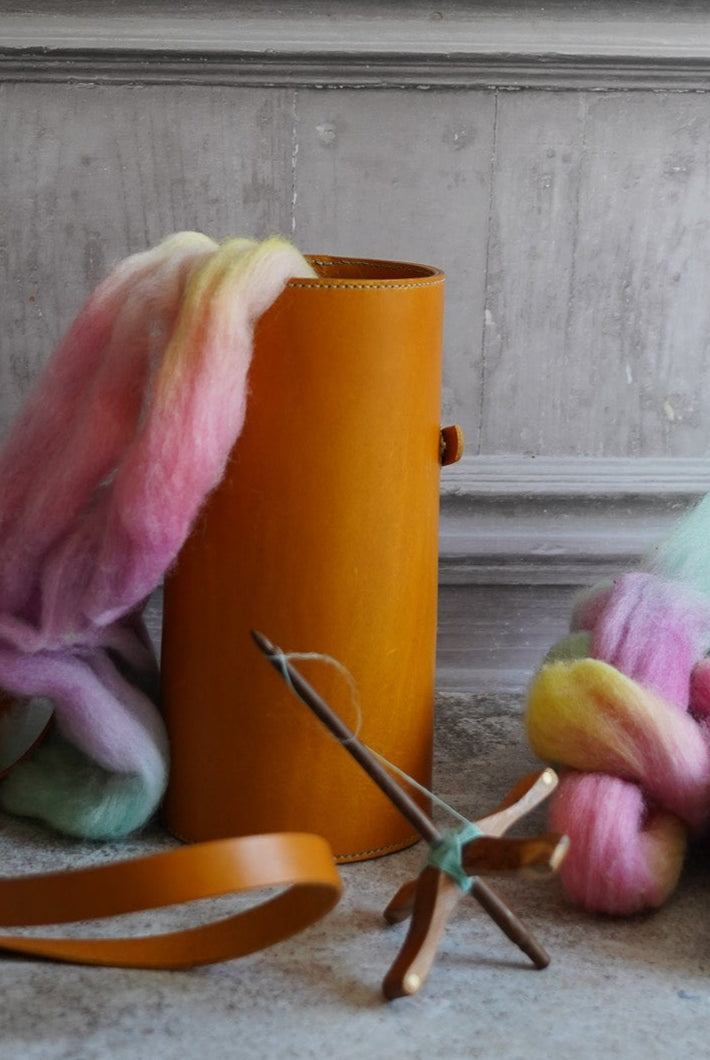Hide and hammer spinning case